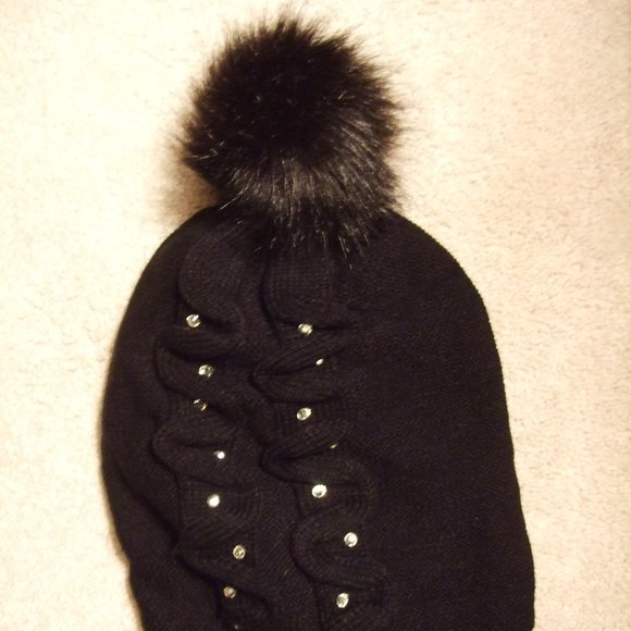 BLACK KNIT TOQUE WITH BLACK FUR POMPOM AND RHINESTONES - Picture 4 of 5